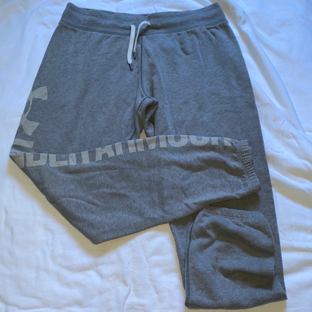 Women’s Under Armor joggers/sweatpants
